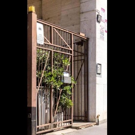 Joivy Exclusive Apt For 4 In Navigli Near Parks Милано Екстериор снимка