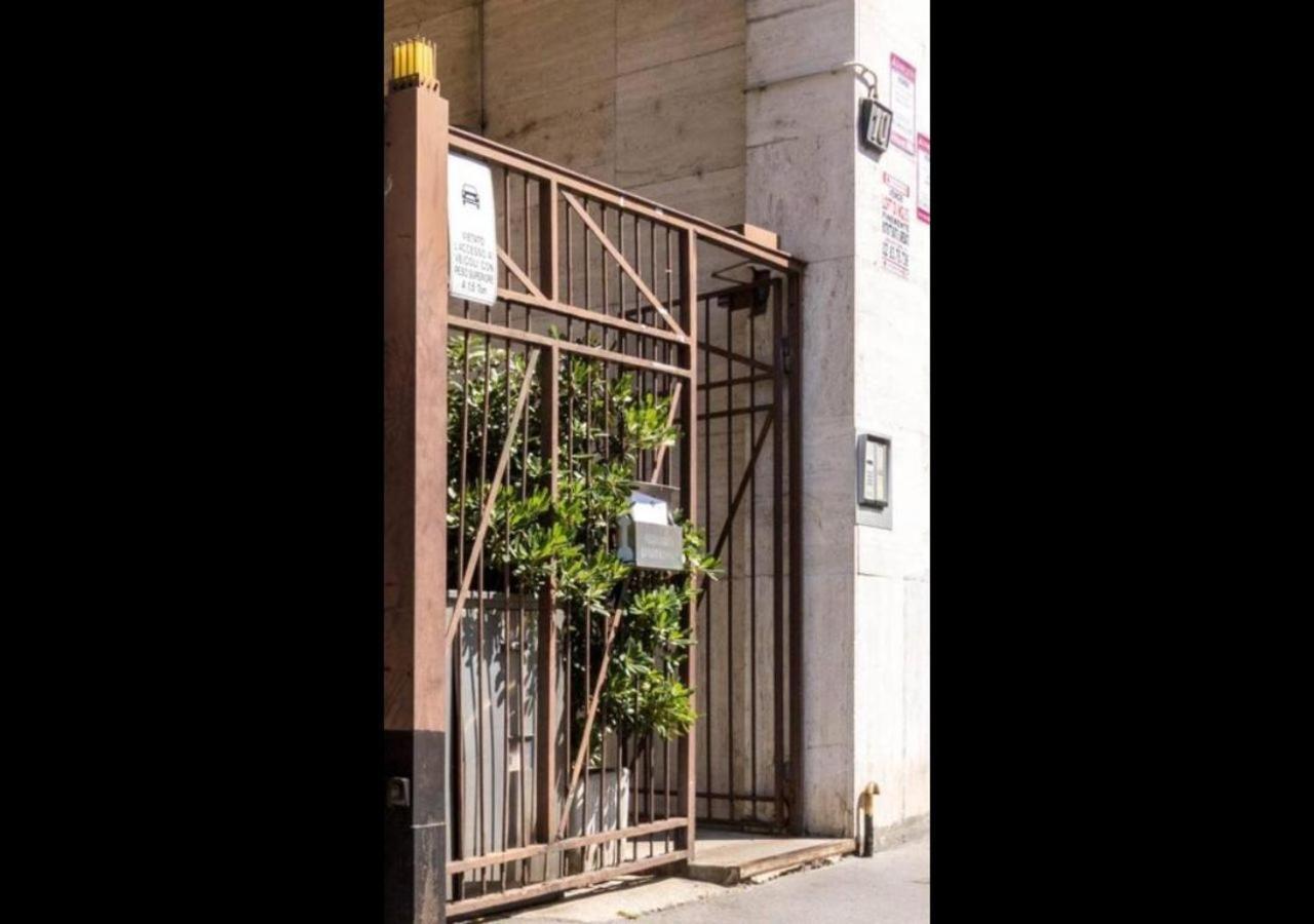 Joivy Exclusive Apt For 4 In Navigli Near Parks Милано Екстериор снимка