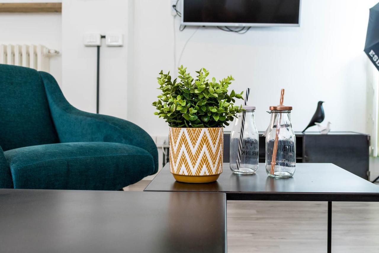 Joivy Exclusive Apt For 4 In Navigli Near Parks Милано Екстериор снимка