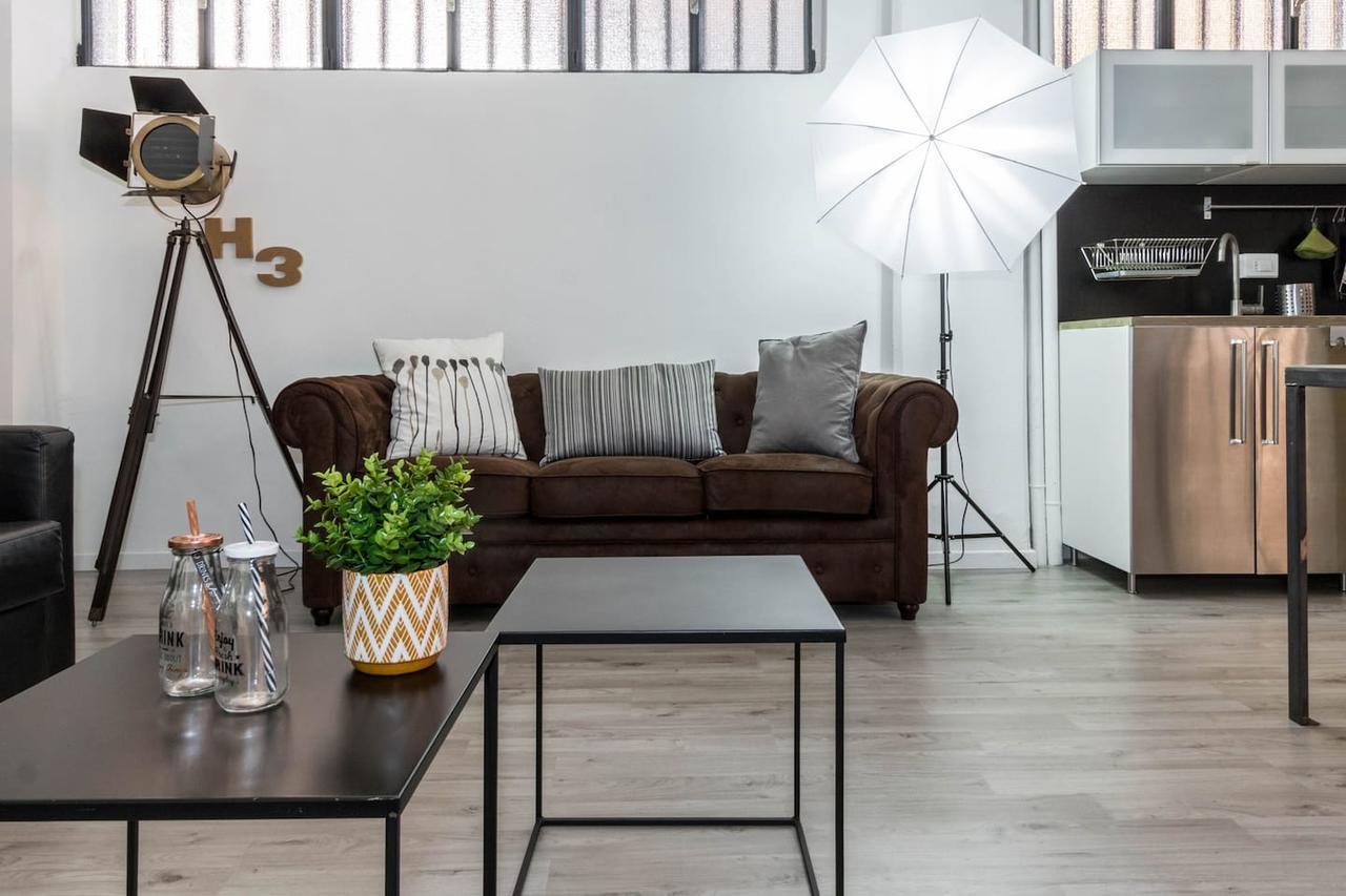 Joivy Exclusive Apt For 4 In Navigli Near Parks Милано Екстериор снимка